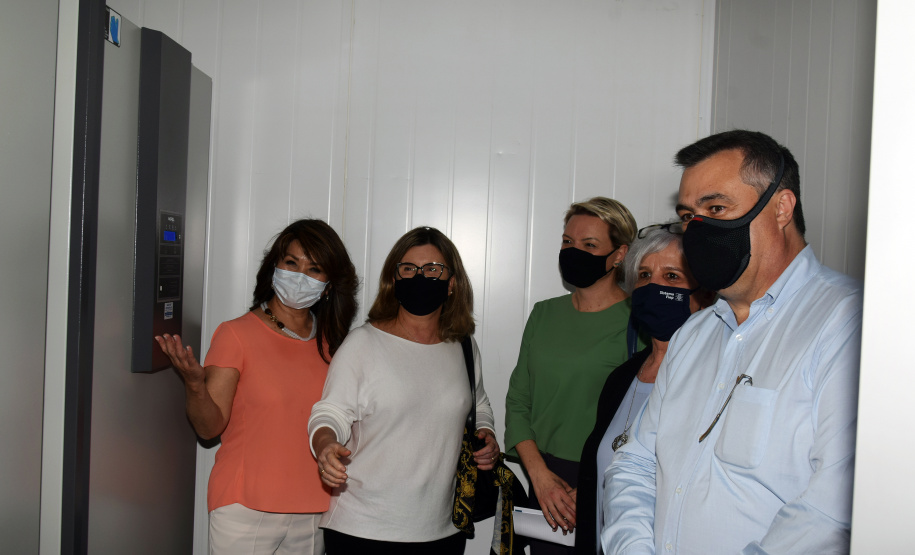 A Secretaria de Estado da Saúde (Sesa) recebeu 20 geladeiras e quatro câmaras frias, ou ultrafreezers, por meio do movimento Unidos pela Vacina. Os novos equipamentos auxiliarão no armazenamento de insumos como vacinas e medicamentos, nas 22 Regionais de Saúde. A entrega foi realizada nesta segunda-feira (20) na Coordenação de Material de Patrimônio (Comp).
Foto: Américo Antonio/SESA