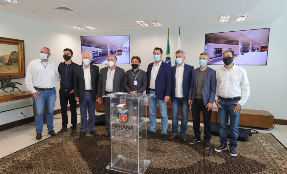 O governador Carlos Massa Ratinho Junior assina nesta terca-feira (21),  a ordem de serviço para construcao do novo terminal de Piraquara ao lado do Prefeito Josimar Fróes. - 21/09/2021 - Foto: Geraldo Bubniak/AEN