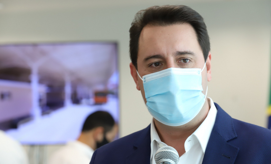 O governador Carlos Massa Ratinho Junior assina nesta terca-feira (21),  a ordem de serviço para construcao do novo terminal de Piraquara ao lado do Prefeito Josimar Fróes. - 21/09/2021 - Foto: Geraldo Bubniak/AEN