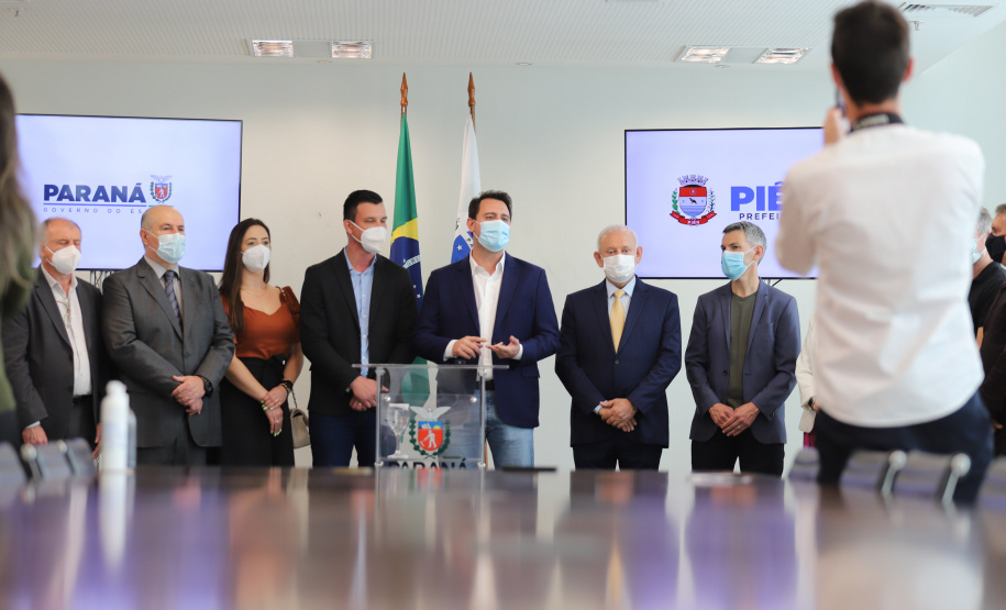 Pien O governador Carlos Massa Ratinho Junior assina nesta terca-feira (21), a liberaçao de recursos para investimentos ao lado do Prefeito de Pien, Maicon Grosskopf. - 21/09/2021 - Foto: Geraldo Bubniak/AEN