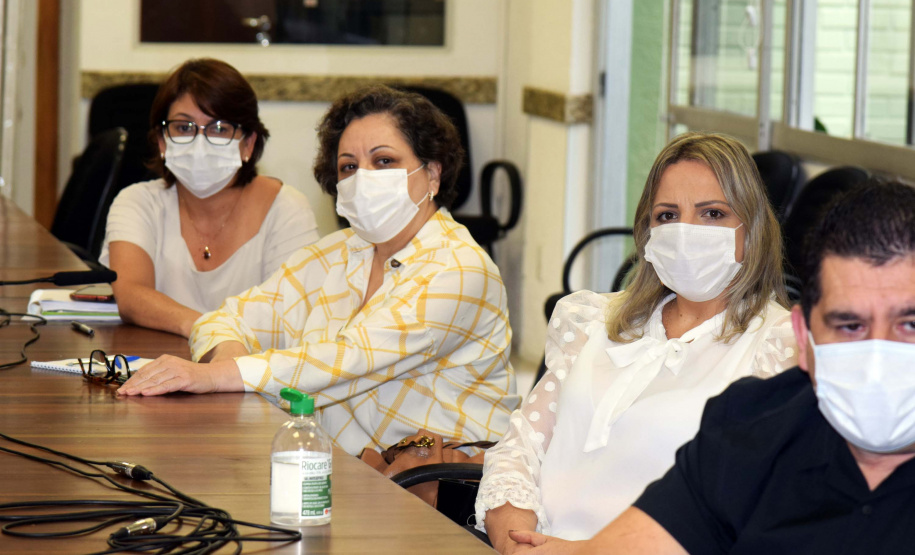 O Paraná vai começar a vacinar adolescentes de 12 a 17 anos com comorbidades e jovens de 17 anos sem comorbidades. A definição aconteceu nesta terça-feira (21) em reunião da Secretaria de Estado da Saúde com o Conselho de Secretarias Municipais de Saúde do Paraná (Cosems/PR) e a Associação dos Municípios do Paraná (AMP). Foto: Américo Antonio/SESA