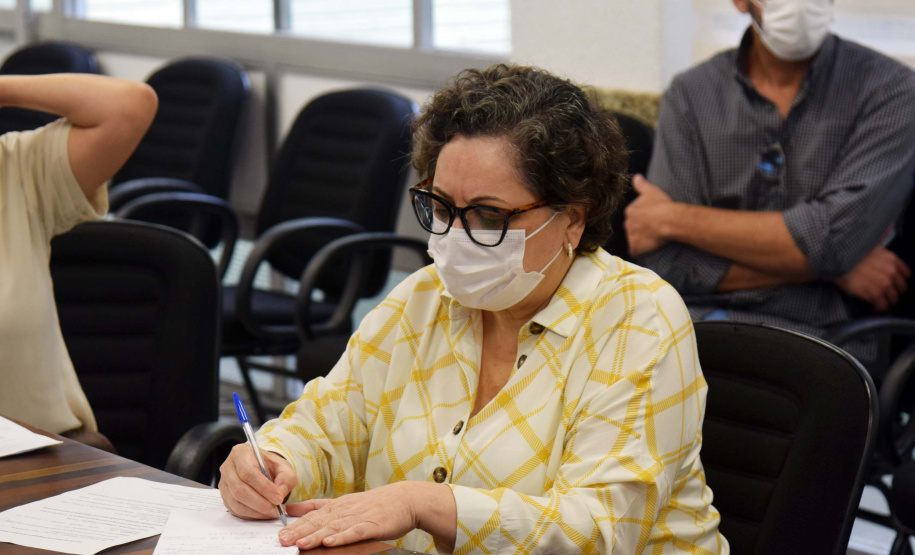 O Paraná vai começar a vacinar adolescentes de 12 a 17 anos com comorbidades e jovens de 17 anos sem comorbidades. A definição aconteceu nesta terça-feira (21) em reunião da Secretaria de Estado da Saúde com o Conselho de Secretarias Municipais de Saúde do Paraná (Cosems/PR) e a Associação dos Municípios do Paraná (AMP). Foto: Américo Antonio/SESA