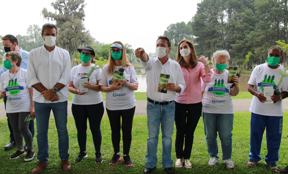 Nesta terça-feira (21), o Dia da Árvore foi comemorado em diversos municípios do Paraná com a distribuição e plantio de mais de 400 mil mudas de espécies nativas. As mudas foram distribuídas pelo Instituto Água e Terra (IAT) que possui 19 viveiros florestais e dois laboratórios de sementes de árvores nativas. Foto: Alessandro Vieira/SEDEST
