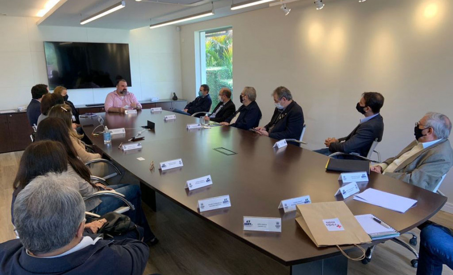 Com o objetivo de estreitar relações e entender as demandas das empresas de radiodifusão do Paraná, o secretário estadual da Comunicação Social e da Cultura, João Evaristo Debiasi, terá encontros mensais com empresários do setor no Estado. 
O primeiro encontro aconteceu já nesta quarta, na sede da Aerp, em Curitiba. Foto: Denis Godoi