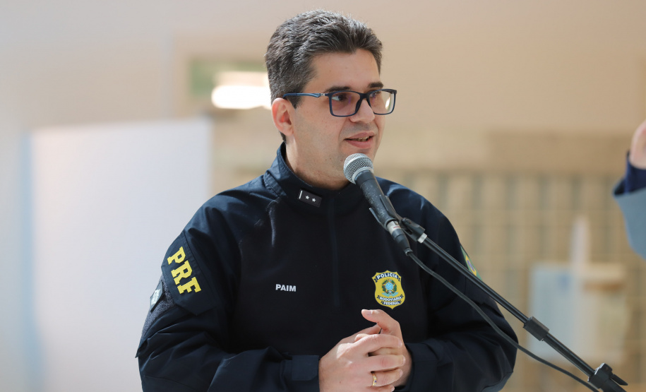 PRF O governador Carlos Massa Ratinho Junior entrega nesta quarta-feira (22), novas viaturas para a Polícia Rodoviária Federal (PRF) na sede da Superintendência no Paraná. Na foto, o Superintendente Regional, Antônio Paim de Abreu Junior. - 22/09/2021 - Foto: Geraldo Bubniak/AEN