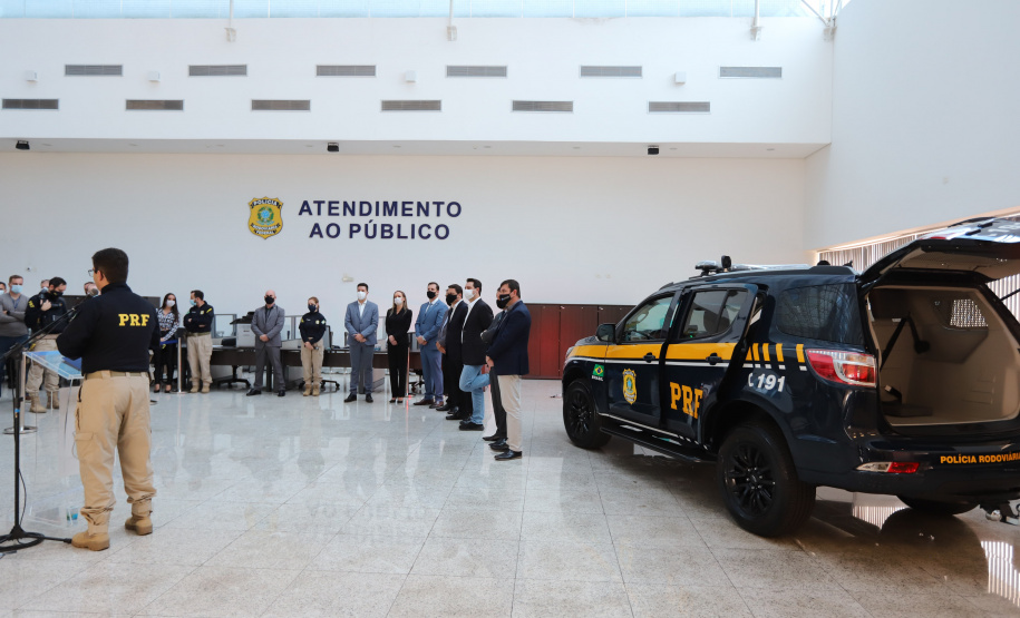 PRF O governador Carlos Massa Ratinho Junior entrega nesta quarta-feira (22), novas viaturas para a Polícia Rodoviária Federal (PRF) na sede da Superintendência no Paraná. - 22/09/2021 - Foto: Geraldo Bubniak/AEN