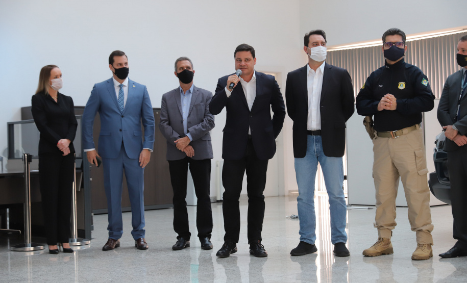 PRF O governador Carlos Massa Ratinho Junior entrega nesta quarta-feira (22), novas viaturas para a Polícia Rodoviária Federal (PRF) na sede da Superintendência no Paraná. Na foto, secretário de Estado da Infraestrutura e Logística, Sandro Alex - 22/09/2021 - Foto: Geraldo Bubniak/AEN