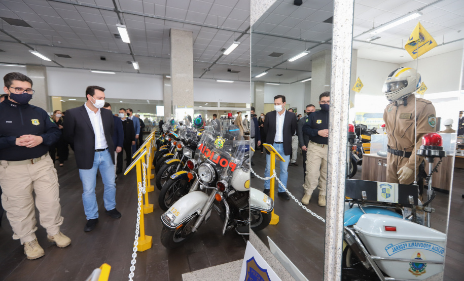 PRF O governador Carlos Massa Ratinho Junior entrega nesta quarta-feira (22), novas viaturas para a Polícia Rodoviária Federal (PRF) na sede da Superintendência no Paraná. - 22/09/2021 - Foto: Geraldo Bubniak/AEN