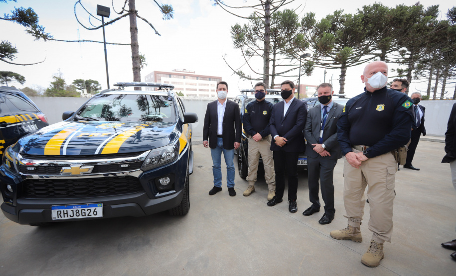 PRF O governador Carlos Massa Ratinho Junior entrega nesta quarta-feira (22), novas viaturas para a Polícia Rodoviária Federal (PRF) na sede da Superintendência no Paraná. - 22/09/2021 - Foto: Geraldo Bubniak/AEN