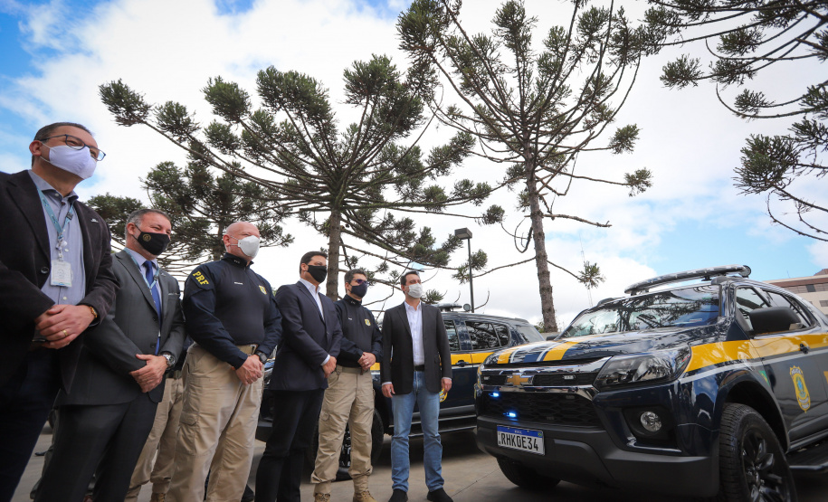 PRF O governador Carlos Massa Ratinho Junior entrega nesta quarta-feira (22), novas viaturas para a Polícia Rodoviária Federal (PRF) na sede da Superintendência no Paraná. - 22/09/2021 - Foto: Geraldo Bubniak/AEN