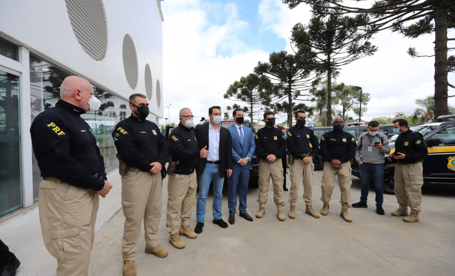 PRF O governador Carlos Massa Ratinho Junior entrega nesta quarta-feira (22), novas viaturas para a Polícia Rodoviária Federal (PRF) na sede da Superintendência no Paraná. - 22/09/2021 - Foto: Geraldo Bubniak/AEN