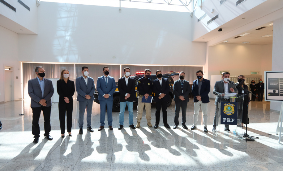 PRF O governador Carlos Massa Ratinho Junior entrega nesta quarta-feira (22), novas viaturas para a Polícia Rodoviária Federal (PRF) na sede da Superintendência no Paraná. - 22/09/2021 - Foto: Geraldo Bubniak/AEN
