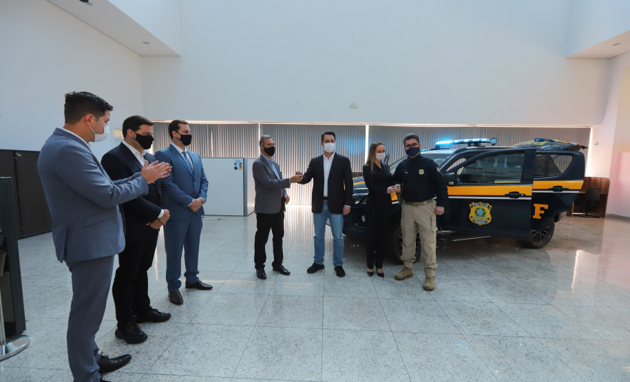PRF O governador Carlos Massa Ratinho Junior entrega nesta quarta-feira (22), novas viaturas para a Polícia Rodoviária Federal (PRF) na sede da Superintendência no Paraná. - 22/09/2021 - Foto: Geraldo Bubniak/AEN