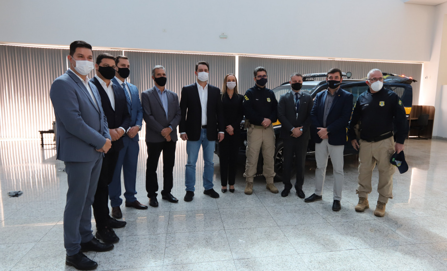 PRF O governador Carlos Massa Ratinho Junior entrega nesta quarta-feira (22), novas viaturas para a Polícia Rodoviária Federal (PRF) na sede da Superintendência no Paraná. - 22/09/2021 - Foto: Geraldo Bubniak/AEN