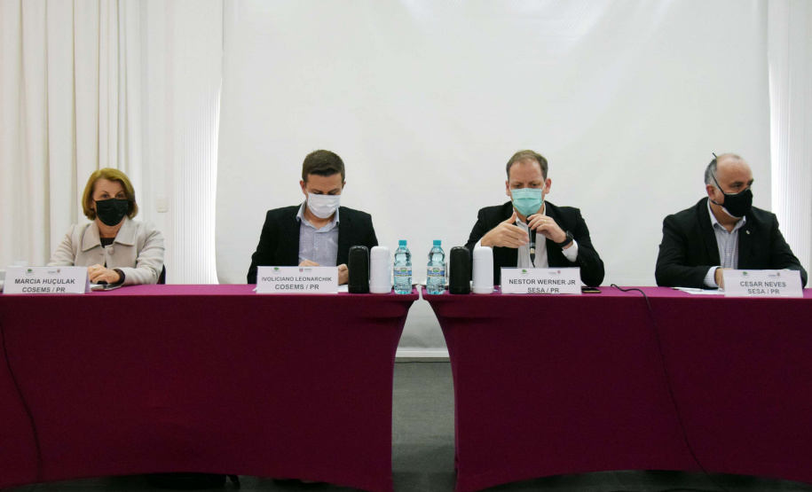 A vacinação contra a Covid-19 em adolescentes de 12 a 17 anos, com comorbidades no Paraná, foi pactuada na Comissão Intergestores Bipartite (CIB) nesta quarta-feira (22). O assunto já havia sido discutido pela Secretaria de Estado da Saúde (Sesa) e Conselho de Secretarias Municipais do Paraná (Cosems/PR) nesta terça-feira (21) e agora será oficializado em deliberação da CIB para cumprimento nos 399 municípios. Foto: Américo Antonio/SESA