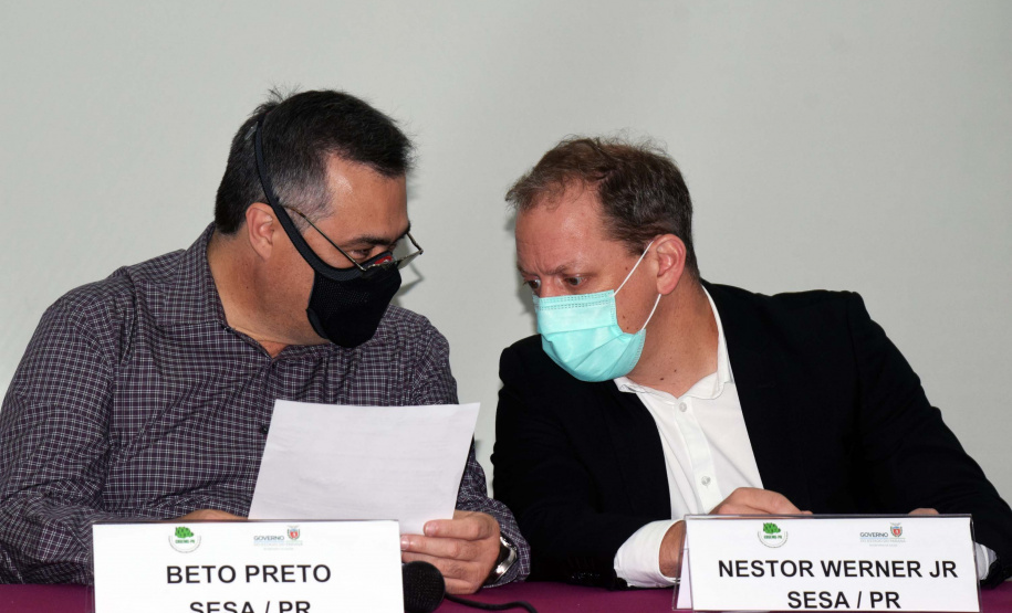 A vacinação contra a Covid-19 em adolescentes de 12 a 17 anos, com comorbidades no Paraná, foi pactuada na Comissão Intergestores Bipartite (CIB) nesta quarta-feira (22). O assunto já havia sido discutido pela Secretaria de Estado da Saúde (Sesa) e Conselho de Secretarias Municipais do Paraná (Cosems/PR) nesta terça-feira (21) e agora será oficializado em deliberação da CIB para cumprimento nos 399 municípios. Foto: Américo Antonio/SESA