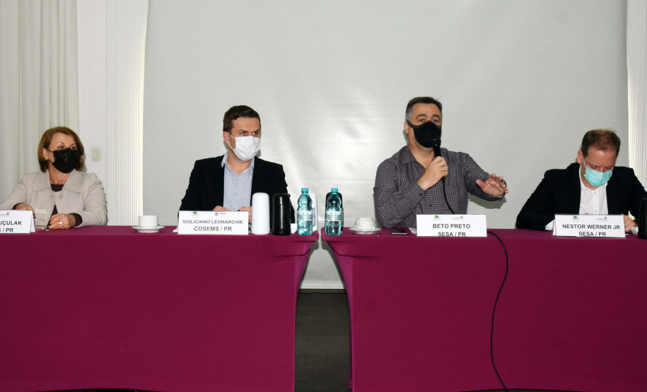 A vacinação contra a Covid-19 em adolescentes de 12 a 17 anos, com comorbidades no Paraná, foi pactuada na Comissão Intergestores Bipartite (CIB) nesta quarta-feira (22). O assunto já havia sido discutido pela Secretaria de Estado da Saúde (Sesa) e Conselho de Secretarias Municipais do Paraná (Cosems/PR) nesta terça-feira (21) e agora será oficializado em deliberação da CIB para cumprimento nos 399 municípios. Foto: Américo Antonio/SESA