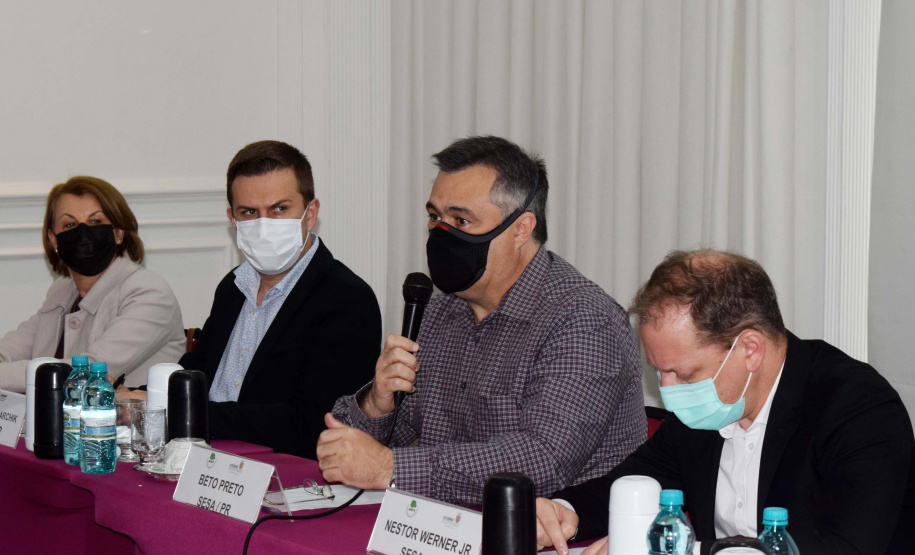 A vacinação contra a Covid-19 em adolescentes de 12 a 17 anos, com comorbidades no Paraná, foi pactuada na Comissão Intergestores Bipartite (CIB) nesta quarta-feira (22). O assunto já havia sido discutido pela Secretaria de Estado da Saúde (Sesa) e Conselho de Secretarias Municipais do Paraná (Cosems/PR) nesta terça-feira (21) e agora será oficializado em deliberação da CIB para cumprimento nos 399 municípios. Foto: Américo Antonio/SESA