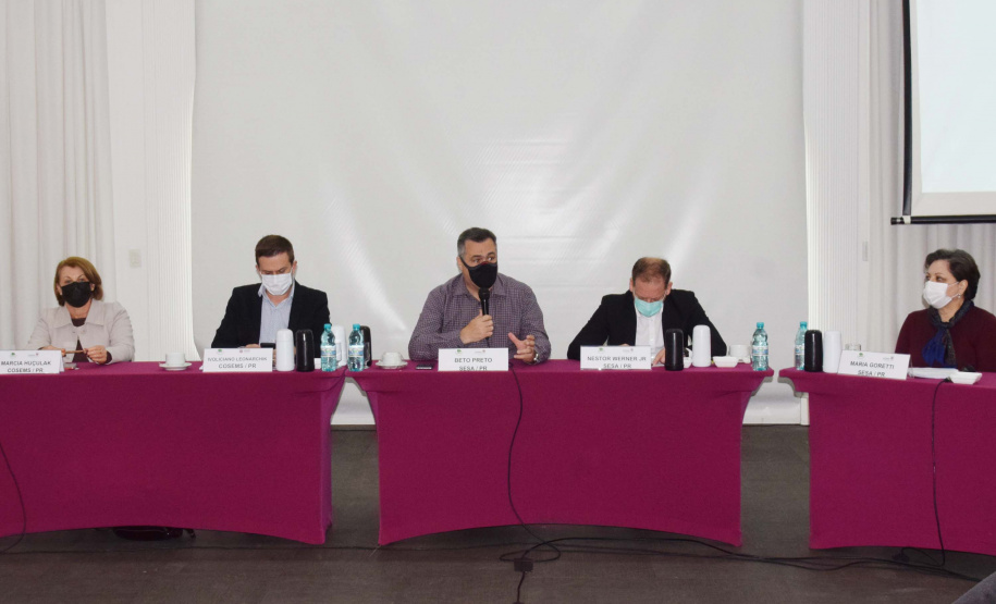 A vacinação contra a Covid-19 em adolescentes de 12 a 17 anos, com comorbidades no Paraná, foi pactuada na Comissão Intergestores Bipartite (CIB) nesta quarta-feira (22). O assunto já havia sido discutido pela Secretaria de Estado da Saúde (Sesa) e Conselho de Secretarias Municipais do Paraná (Cosems/PR) nesta terça-feira (21) e agora será oficializado em deliberação da CIB para cumprimento nos 399 municípios. Foto: Américo Antonio/SESA