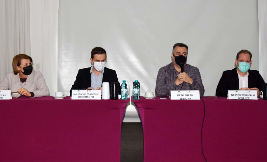 A vacinação contra a Covid-19 em adolescentes de 12 a 17 anos, com comorbidades no Paraná, foi pactuada na Comissão Intergestores Bipartite (CIB) nesta quarta-feira (22). O assunto já havia sido discutido pela Secretaria de Estado da Saúde (Sesa) e Conselho de Secretarias Municipais do Paraná (Cosems/PR) nesta terça-feira (21) e agora será oficializado em deliberação da CIB para cumprimento nos 399 municípios. Foto: Américo Antonio/SESA