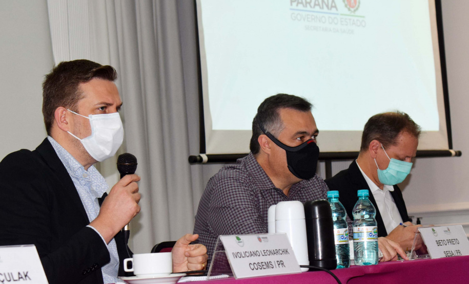 A vacinação contra a Covid-19 em adolescentes de 12 a 17 anos, com comorbidades no Paraná, foi pactuada na Comissão Intergestores Bipartite (CIB) nesta quarta-feira (22). O assunto já havia sido discutido pela Secretaria de Estado da Saúde (Sesa) e Conselho de Secretarias Municipais do Paraná (Cosems/PR) nesta terça-feira (21) e agora será oficializado em deliberação da CIB para cumprimento nos 399 municípios. Foto: Américo Antonio/SESA