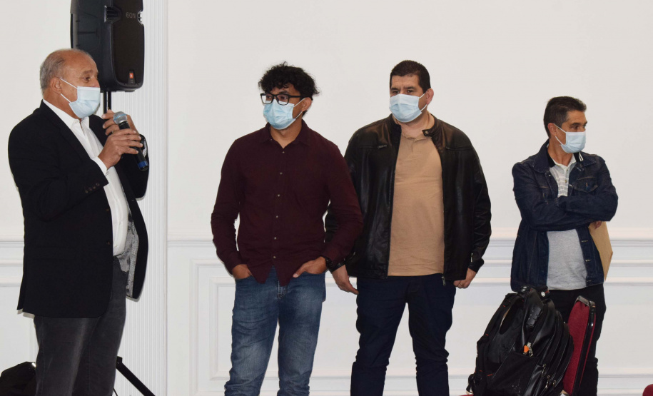 A vacinação contra a Covid-19 em adolescentes de 12 a 17 anos, com comorbidades no Paraná, foi pactuada na Comissão Intergestores Bipartite (CIB) nesta quarta-feira (22). O assunto já havia sido discutido pela Secretaria de Estado da Saúde (Sesa) e Conselho de Secretarias Municipais do Paraná (Cosems/PR) nesta terça-feira (21) e agora será oficializado em deliberação da CIB para cumprimento nos 399 municípios. Foto: Américo Antonio/SESA