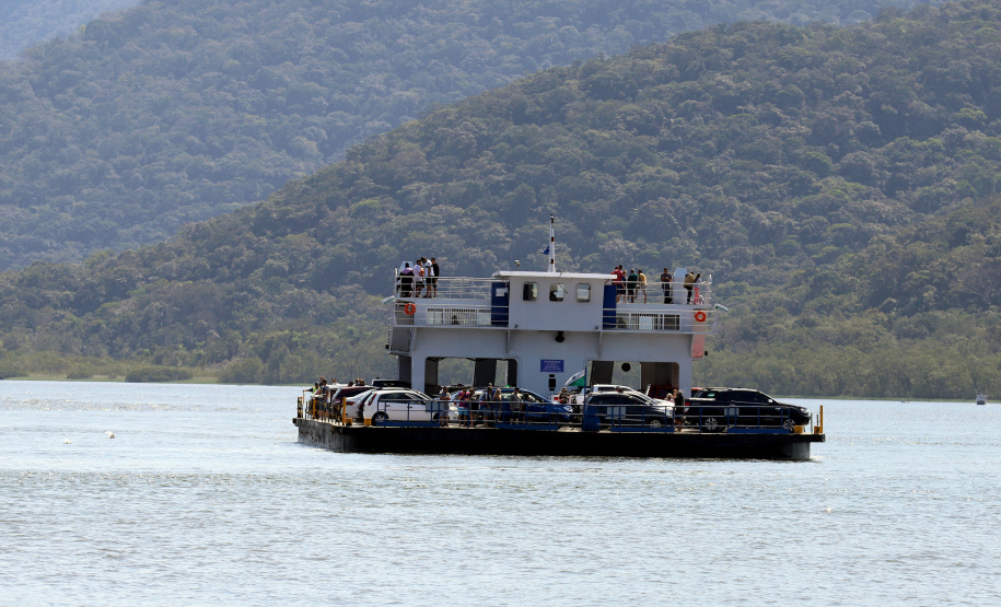 O Departamento de Estradas de Rodagem do Paraná (DER/PR) participou nesta terça-feira (21) da primeira reunião para discutir medidas a serem tomadas na travessia da Baia de Guaratuba   - Foto: Geraldo Bubniak./AEN