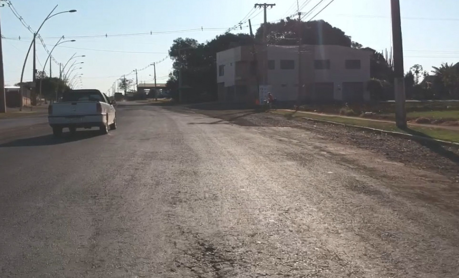 Marechal Cândido Rondon, no Oeste do Paraná, ganhará duas obras de infraestrutura muito aguardadas pela população. O governador Carlos Massa Ratinho Junior esteve no município nesta quarta-feira (22) e anunciou a liberação de cerca de R$ 22,8 milhões em recursos para a retomada do Contorno Oeste da cidade e para a remodelação da Avenida Rio Grande do Sul, uma das principais vias de entrada.