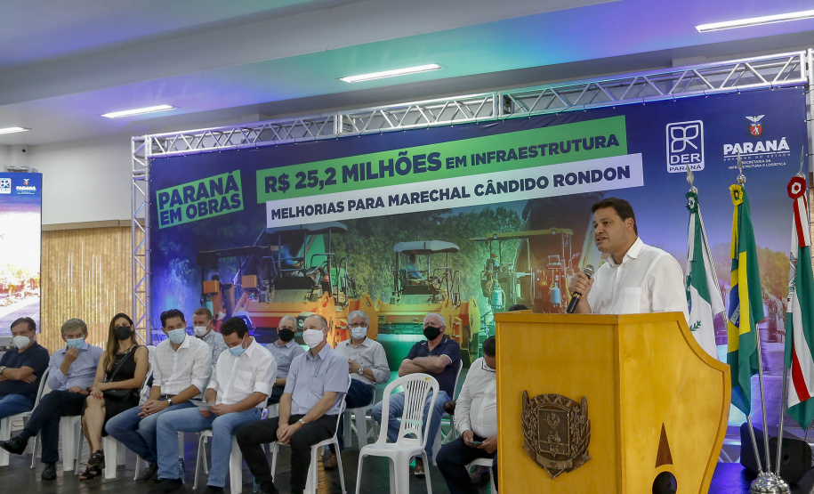 Marechal Cândido Rondon, no Oeste do Paraná, ganhará duas obras de infraestrutura muito aguardadas pela população. O governador Carlos Massa Ratinho Junior esteve no município nesta quarta-feira (22) e anunciou a liberação de cerca de R$ 22,8 milhões em recursos para a retomada do Contorno Oeste da cidade e para a remodelação da Avenida Rio Grande do Sul, uma das principais vias de entrada. 
Foto Gilson Abreu/AEN