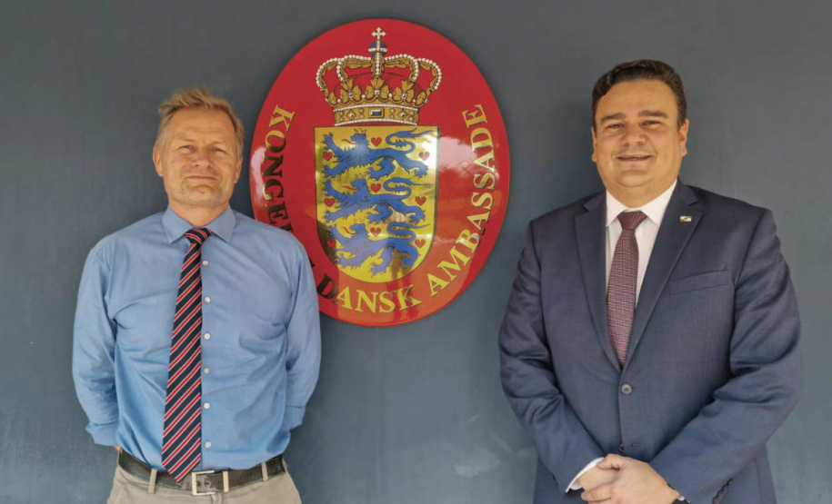 A inovação do Paraná no combate à corrupção chamou a atenção do embaixador da Dinamarca, Nicolai Prytz, que levantou a possibilidade de parcerias nessa área. Ele recebeu o controlador-geral do Estado, Raul Siqueira, na manhã desta quarta-feira (22), na embaixada em Brasília.  -  Curitiba, 22/09/2021  -  Foto: CGE