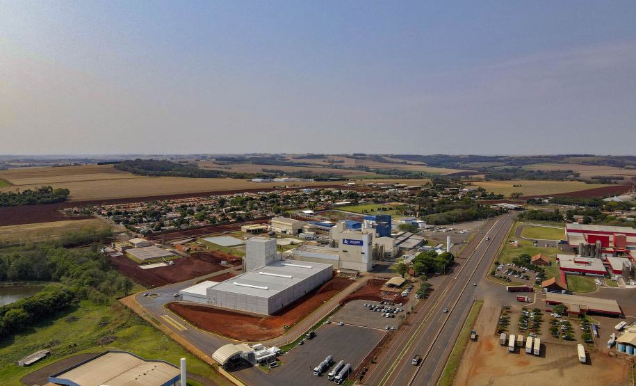 Governador Carlos Massa Ratinho Junior, participou da inauguração da nova planta industrial da Sooro Renner, líder nacional na produção de proteínas derivadas do soro de leite, em Marechal Cândido Rondon - Presentes, o 
prefeito Marcio Rauber e o diretor-presidente da Sooro Renner, William da Silva  - Marechal Cândido Rondon, 22/09/2021  -  Foto: Gilson Abreu/AEN