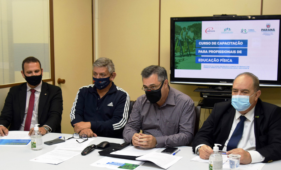Estado capacita profissionais de Educação Física com ações multidisciplinares na reabilitação pós-Covid-19.  -  Curitiba, 22/09/2021  -  Foto: Américo Antonio/SESA