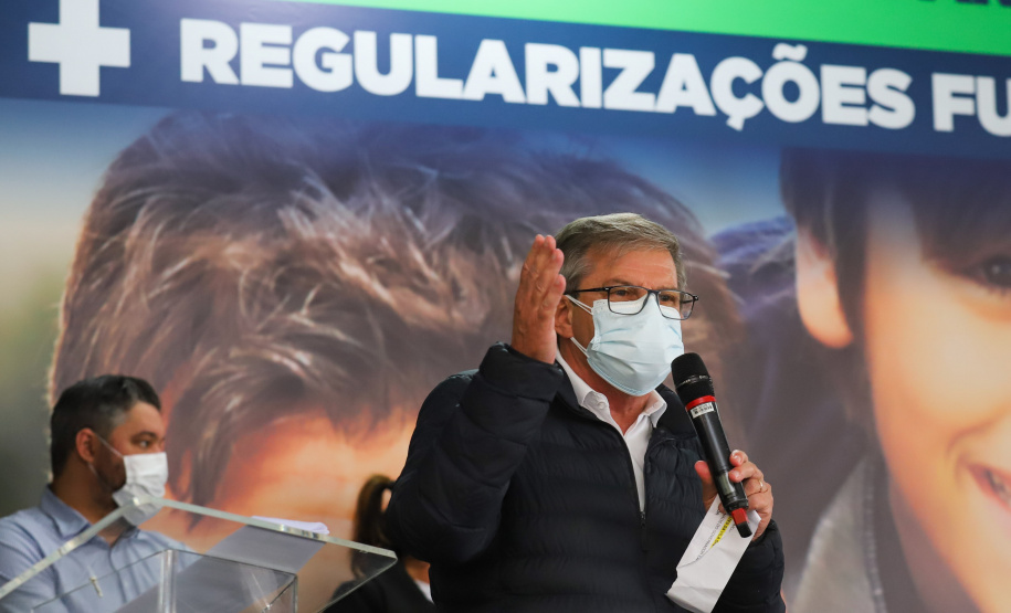 Mandirituba O governador Carlos Massa Ratinho Junior entrega nesta quinta-feira (23), em Mandirituba, na Região Metropolitana de Curitiba, 82 títulos de regularização fundiária para moradores dos bairros São João e Vila Queimados. E tambem libera R$ 1,3 milhão para pavimentação de vias. Na foto, presidente da Cohapar, Jorge Lange, 23/09/2021 - Foto: Geraldo Bubniak/AEN