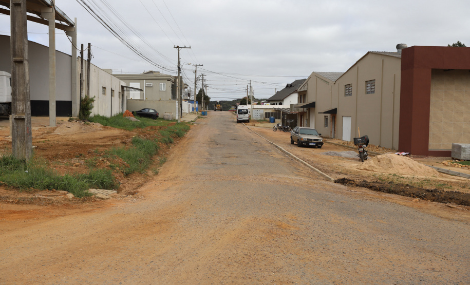 Mandirituba O governador Carlos Massa Ratinho Junior entrega nesta quinta-feira (23), em Mandirituba, na Região Metropolitana de Curitiba, 82 títulos de regularização fundiária para moradores dos bairros São João e Vila Queimados. E tambem libera R$ 1,3 milhão para pavimentação de vias. Rua Geraldo Claudino e a Rua Wilson Selusniak que receberao pavimentacao23/09/2021 - Foto: Geraldo Bubniak/AEN