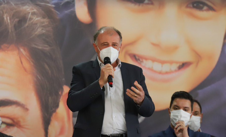 Mandirituba O governador Carlos Massa Ratinho Junior entrega nesta quinta-feira (23), em Mandirituba, na Região Metropolitana de Curitiba, 82 títulos de regularização fundiária para moradores dos bairros São João e Vila Queimados. E tambem libera R$ 1,3 milhão para pavimentação de vias. Na foto, o o secretário do Desenvolvimento Urbano e de Obras Públicas (SEDU), João Carlos Ortega,23/09/2021 - Foto: Geraldo Bubniak/AEN