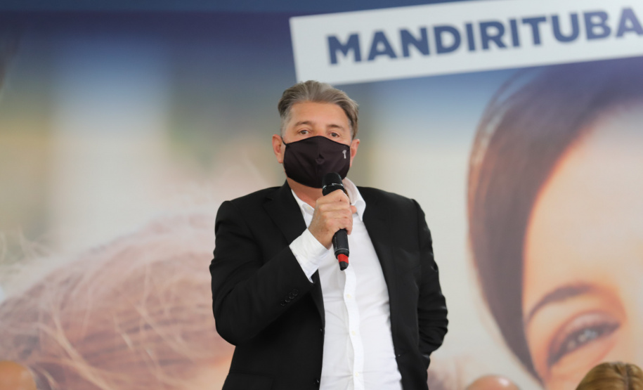 Mandirituba O governador Carlos Massa Ratinho Junior entrega nesta quinta-feira (23), em Mandirituba, na Região Metropolitana de Curitiba, 82 títulos de regularização fundiária para moradores dos bairros São João e Vila Queimados. E tambem libera R$ 1,3 milhão para pavimentação de vias. Na foto o prefeito, Luis Antonio Biscaia. 23/09/2021 - Foto: Geraldo Bubniak/AEN