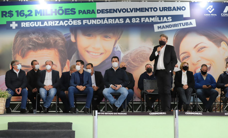 Mandirituba O governador Carlos Massa Ratinho Junior entrega nesta quinta-feira (23), em Mandirituba, na Região Metropolitana de Curitiba, 82 títulos de regularização fundiária para moradores dos bairros São João e Vila Queimados. E tambem libera R$ 1,3 milhão para pavimentação de vias. Na foto o prefeito, Luis Antonio Biscaia. 23/09/2021 - Foto: Geraldo Bubniak/AEN