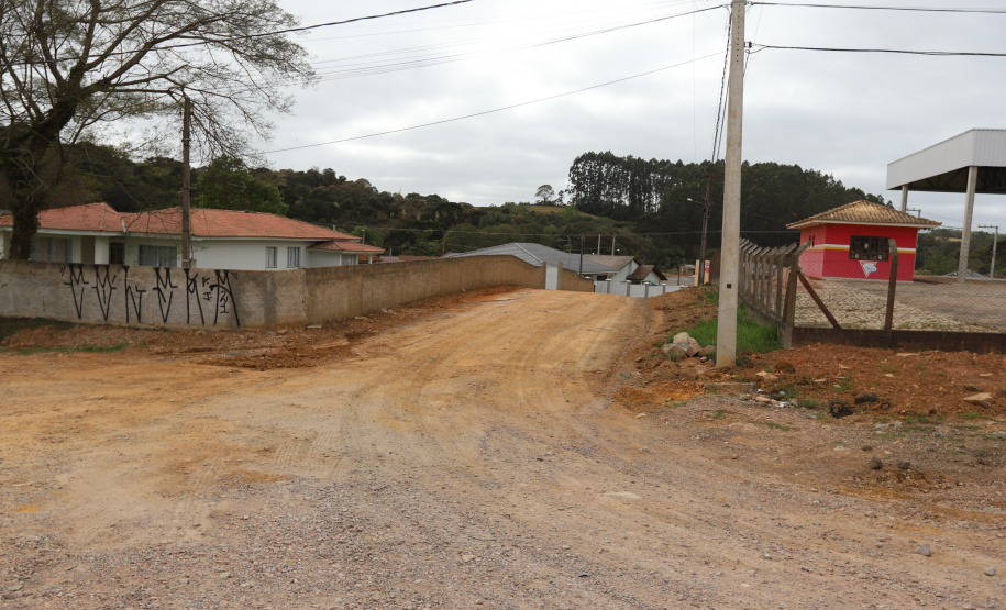Mandirituba O governador Carlos Massa Ratinho Junior entrega nesta quinta-feira (23), em Mandirituba, na Região Metropolitana de Curitiba, 82 títulos de regularização fundiária para moradores dos bairros São João e Vila Queimados. E tambem libera R$ 1,3 milhão para pavimentação de vias. Rua Geraldo Claudino e a Rua Wilson Selusniak que receberao pavimentacao23/09/2021 - Foto: Geraldo Bubniak/AEN