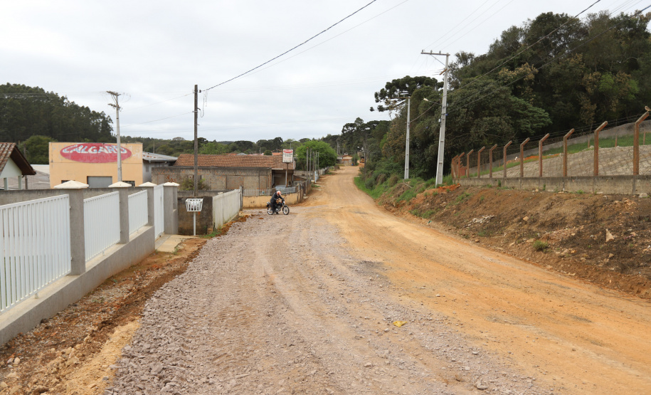 Mandirituba O governador Carlos Massa Ratinho Junior entrega nesta quinta-feira (23), em Mandirituba, na Região Metropolitana de Curitiba, 82 títulos de regularização fundiária para moradores dos bairros São João e Vila Queimados. E tambem libera R$ 1,3 milhão para pavimentação de vias. Rua Geraldo Claudino e a Rua Wilson Selusniak que receberao pavimentacao23/09/2021 - Foto: Geraldo Bubniak/AEN