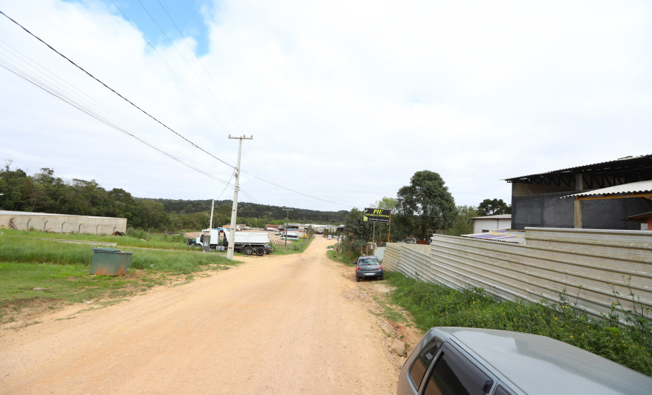 Mandirituba O governador Carlos Massa Ratinho Junior entrega nesta quinta-feira (23), em Mandirituba, na Região Metropolitana de Curitiba, 82 títulos de regularização fundiária para moradores dos bairros São João e Vila Queimados. E tambem libera R$ 1,3 milhão para pavimentação de vias. Rua Geraldo Claudino e a Rua Wilson Selusniak que receberao pavimentacao23/09/2021 - Foto: Geraldo Bubniak/AEN