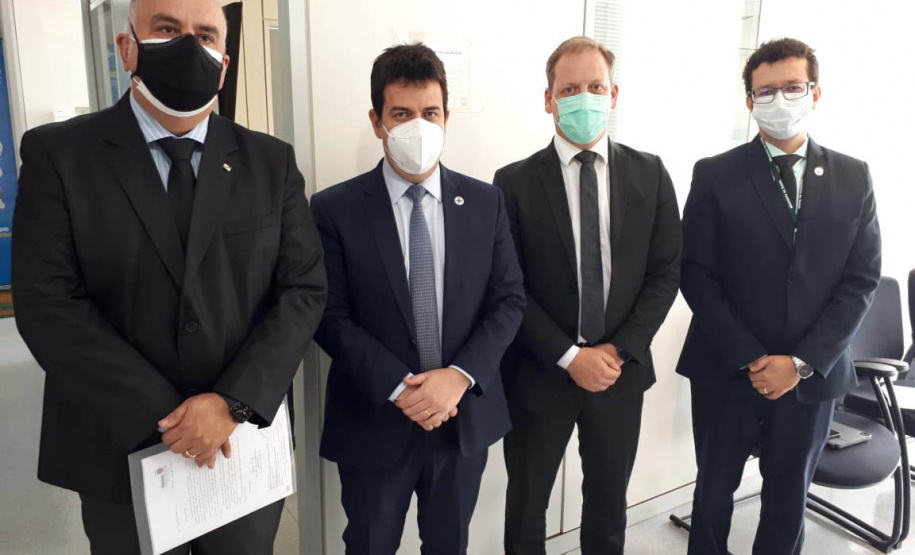 Ministério confirma 99 mil doses para adolescentes com comorbidades; lote chega na sexta .
A confirmação foi feita pelo secretário-executivo do Ministério, Rodrigo Cruz, à comitiva da Secretaria de Estado da Saúde que esteve em Brasília para tratar do assunto. Foto:SESA