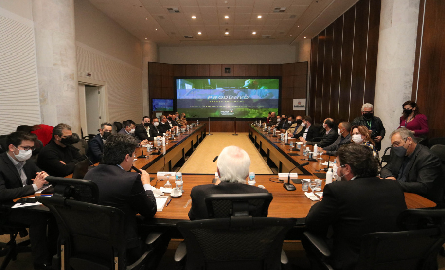 Governo apresenta o Projeto Paraná Produtivo para representantes da Federação das Associações Comerciais e Empresariais do Estado do Paraná. Foto: Camila Tonett