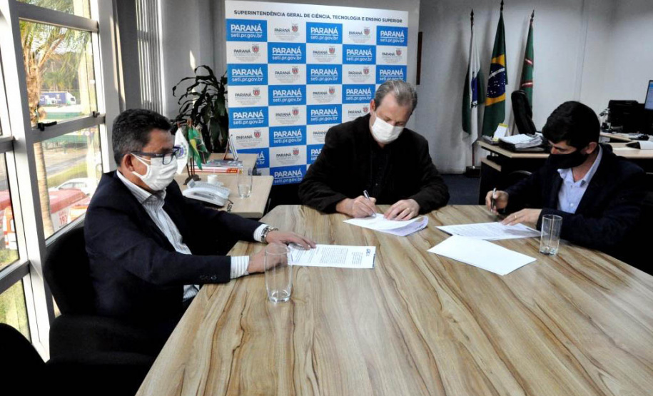 A Universidade Estadual de Ponta Grossa (UEPG) e a Prefeitura de Cerro Azul firmaram, nesta quinta-feira (23), acordo de cooperação técnica e científica, visando à revisão do Plano Diretor Municipal (PDM) da cidade, localizada na região metropolitana de Curitiba. -  Curitiba, 23/09/2021  -  Foto: SETI