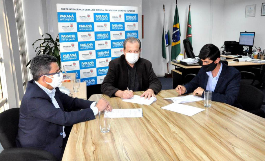 A Universidade Estadual de Ponta Grossa (UEPG) e a Prefeitura de Cerro Azul firmaram, nesta quinta-feira (23), acordo de cooperação técnica e científica, visando à revisão do Plano Diretor Municipal (PDM) da cidade, localizada na região metropolitana de Curitiba. -  Curitiba, 23/09/2021  -  Foto: SETI