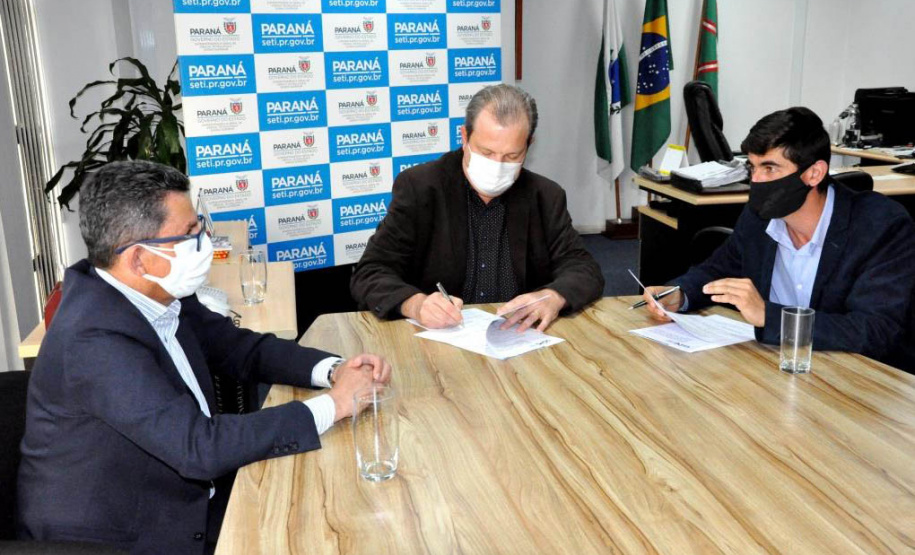 A Universidade Estadual de Ponta Grossa (UEPG) e a Prefeitura de Cerro Azul firmaram, nesta quinta-feira (23), acordo de cooperação técnica e científica, visando à revisão do Plano Diretor Municipal (PDM) da cidade, localizada na região metropolitana de Curitiba. -  Curitiba, 23/09/2021  -  Foto: SETI