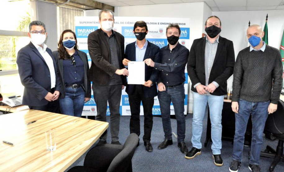 A Universidade Estadual de Ponta Grossa (UEPG) e a Prefeitura de Cerro Azul firmaram, nesta quinta-feira (23), acordo de cooperação técnica e científica, visando à revisão do Plano Diretor Municipal (PDM) da cidade, localizada na região metropolitana de Curitiba. -  Curitiba, 23/09/2021  -  Foto: SETI