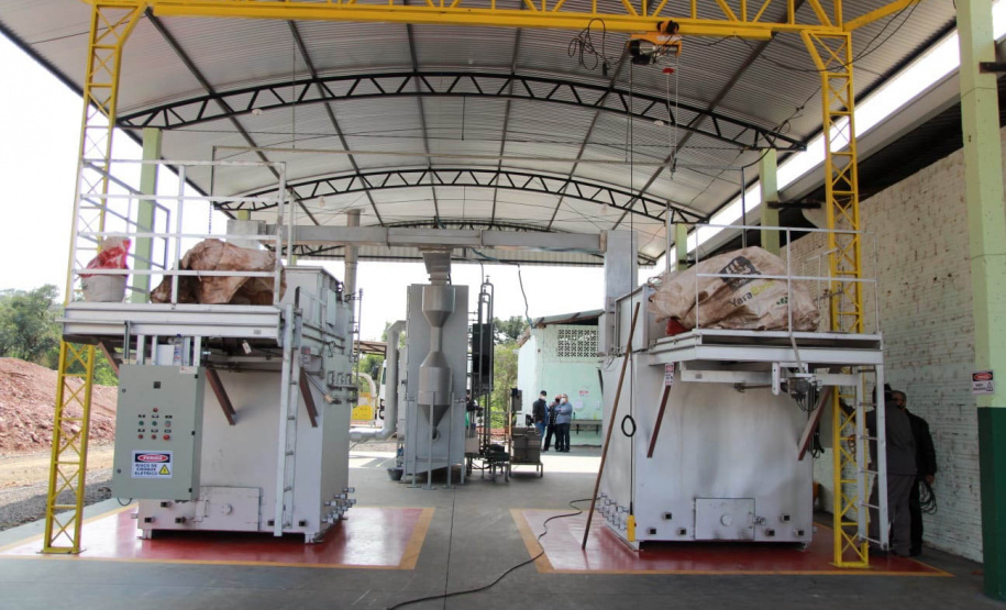 O Centro Oeste do Paraná ganhou a 1ª planta térmica no Brasil para tratar resíduos sólidos urbanos em pequena escala e com uma tecnologia inovadora. A Usina de Termomagnetização utiliza a tecnologia para o tratamento de resíduos sólidos urbanos com sustentabilidade.  -  curitiba, 24/09/2021  -  Foto: Alessandro Vieira/AEN