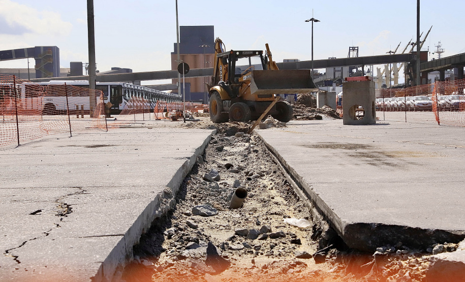 Novo sistema de drenagem pluvial é instalado em 375 mil m² do Porto de Paranaguá  -  Paranaguá, 24/09/2021  -  Foto: Claudio Neves/Portos do Paraná
