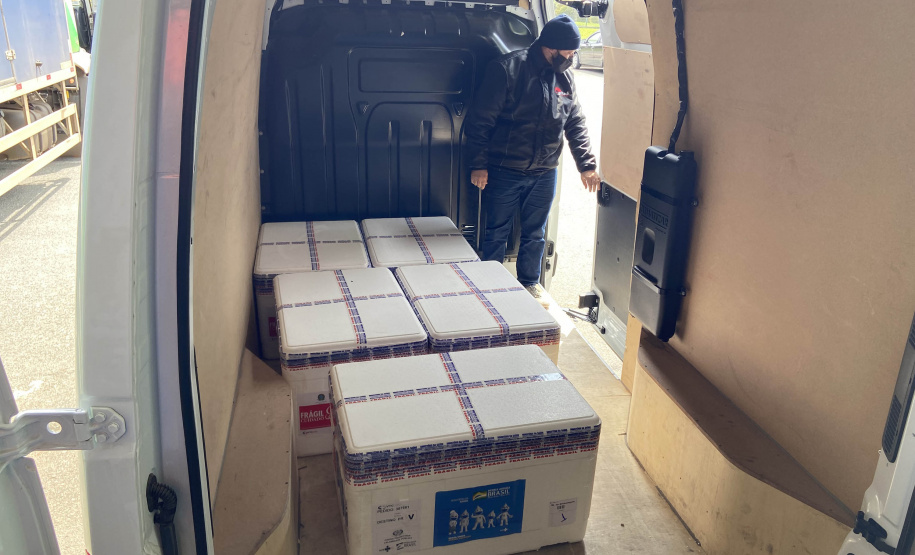 Paraná recebe 55,2 mil vacinas contra a Covid-19 para segunda dose; 229,3 mil chegam à noite  -  Foto: Andressa Desyreé/SESA