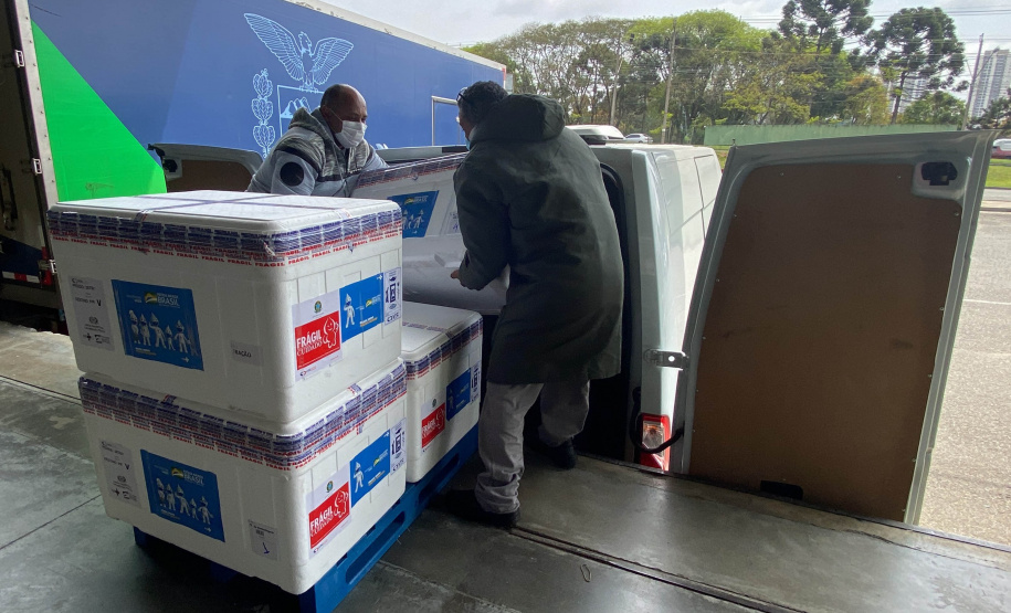 Paraná recebe 55,2 mil vacinas contra a Covid-19 para segunda dose; 229,3 mil chegam à noite  -  Foto: Andressa Desyreé/SESA